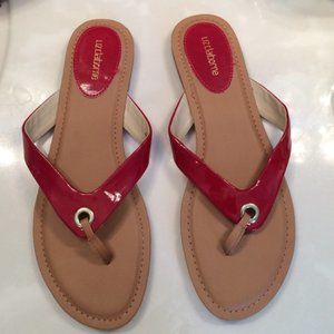 Womens size 9.5M Liz Claiborne red patent sandals